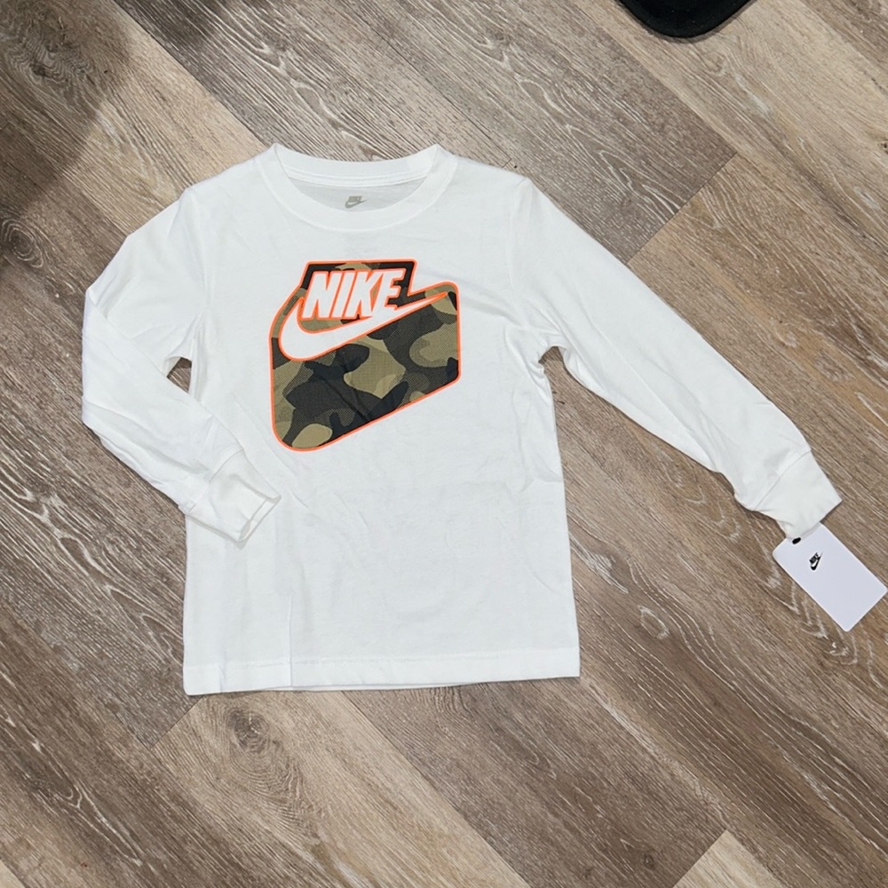 NEE Nike boys t-shirt, white/green, sizes 6 and 7